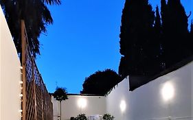 Movie Star Apartment With Garden